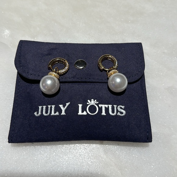 New pearl earrings gold color with stones - Picture 2 of 2